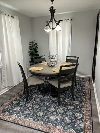 Hermosa propiedad de 3 habitaciones y 3 baños disponible para alquilar.
