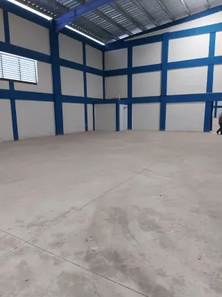 Arriendo 2 Naves de 900 m2 en Autopista De Las Américas