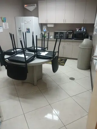 Ofrezco mis servicios de limpieza 100% confiable.
