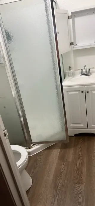 Se renta cuarto con baño privado
