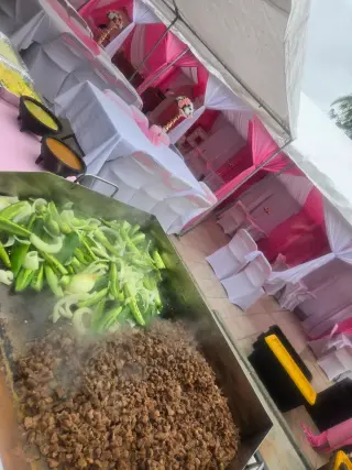 Busco alguien los sabados para hacer tacos