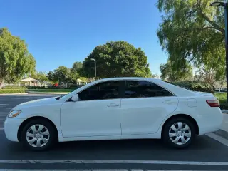 Toyota Camry Sedán 2009 - Motor confiable de 2.4L, 4 puertas