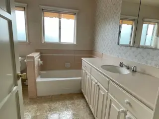 Spacious 3BR/2BA Family Home in Los Angeles - Parking + W/D + Yard