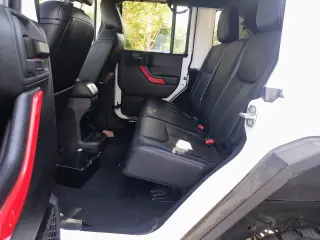 2018 Jeep Wrangler JK Unlimited Sahara - 4WD, V6, SUV de 4 puertas