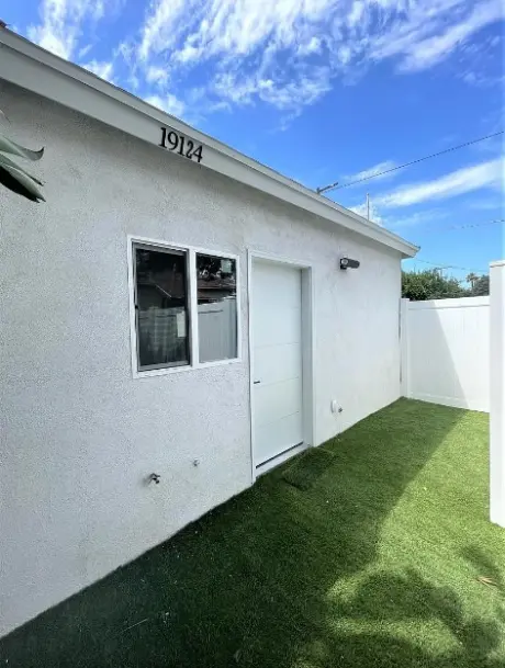una distribución bien pensada de 1 dormitorio y 1 cuarto de baño  Reseda