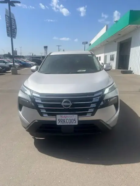 Rouge Nissan 2025 AWD SV 4p Crossover