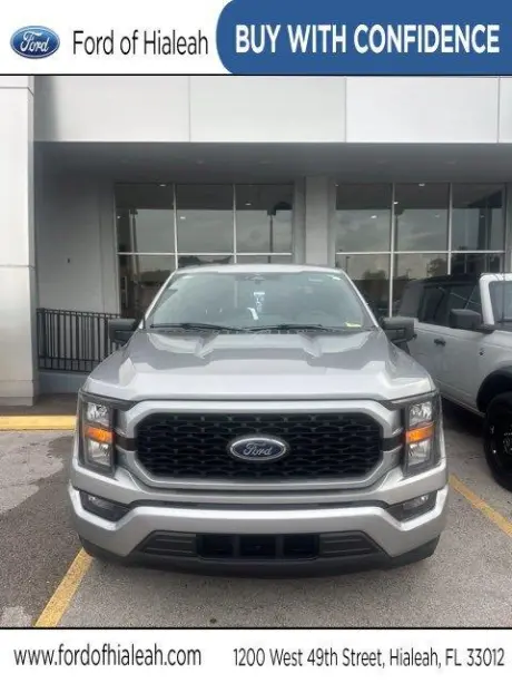 Ford F-150 2023 4x2 XL SuperCrew 4 puertas, cama de 5,5 pies, chasis largo
