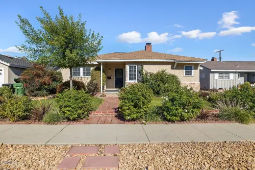 Super cute Winnetka charmer that has been tastefully renovated!