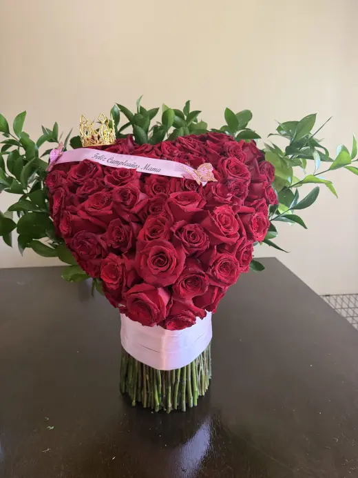 Hermoso Ramo de Rosas en Forma de Corazón para Ocasiones Especiales