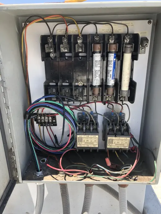 PLOMERIA Y ELECTRICIDAD COMERCIAL