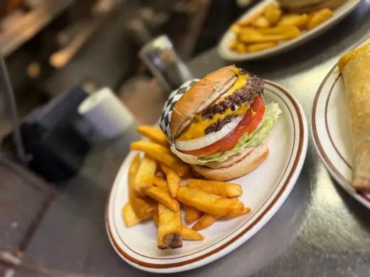 COCINERO-  DESAYUNO AMERICANO, HAMBURGUESAS Y COMIDA MEXICANA