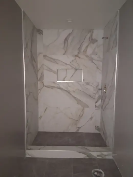 Instalación de Ducha Moderna