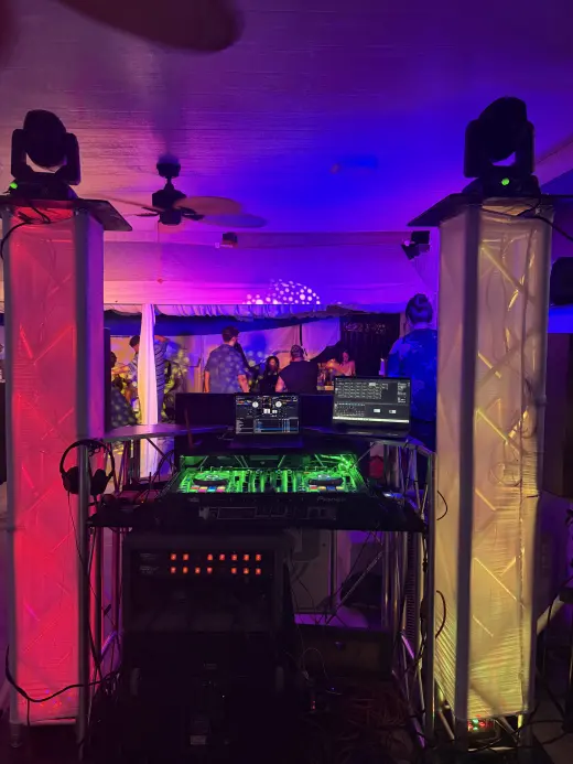 DJ Y PHOTOBOOTH PARA SUS EVENTOS
