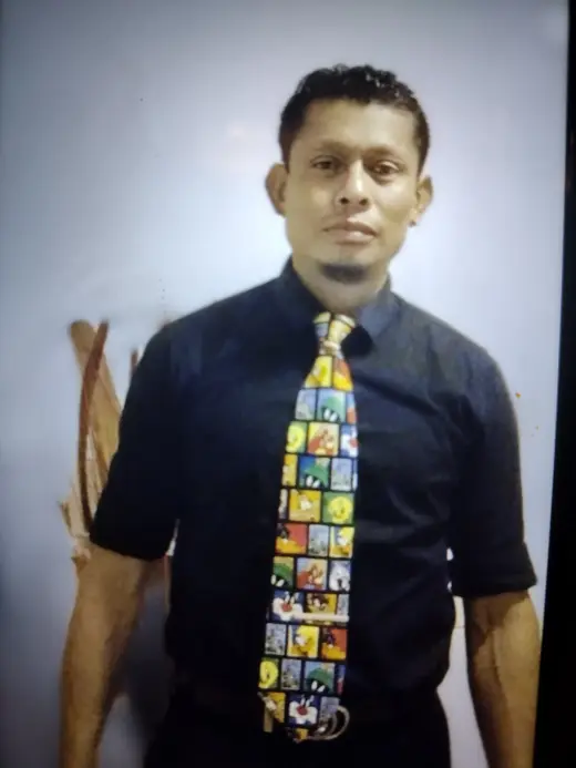 Ropa Profesional con Corbata Única