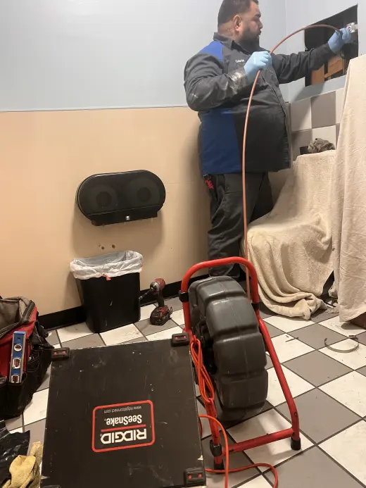 🚨🔧 ¡SERVICIOS DE PLOMERÍA PROFESIONAL! 🔧🚨