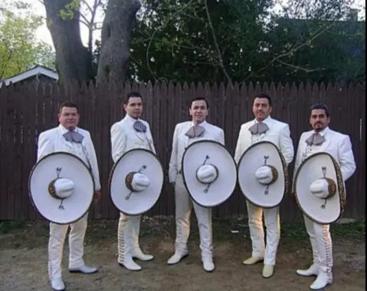 MARIACHI PARA SU FIESTA $280