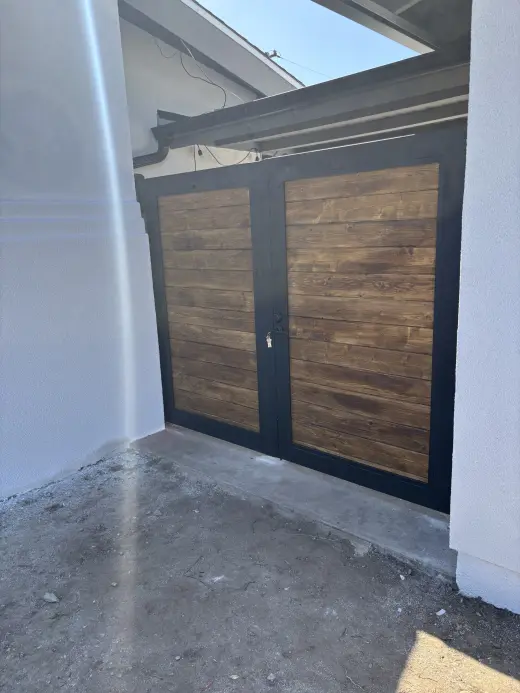 Puertas de Garaje de Madera Elegantes en Venta