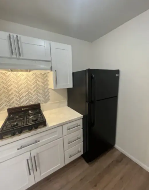 Nuevo estudio amplio con 1 baño completo y cocina