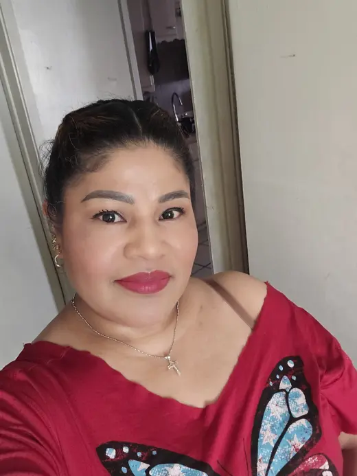 Sur centro con Kati (323)202-8667