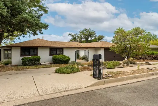 Beautiful Rental in Quiet Setting