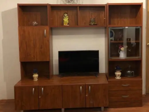 Mueble para TV y centro de entretenimiento con vitrina | Excelente estado