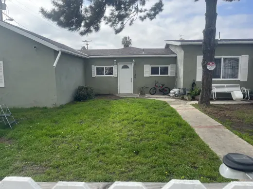 2 bedrooms 1 bathroom