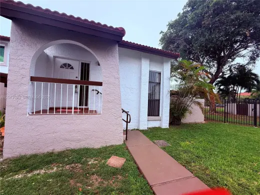 Townhouse para la Renta 3/2