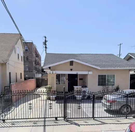 SE RENTA CUARTO GRANDE PRIVADO EN LOS ÁNGELES