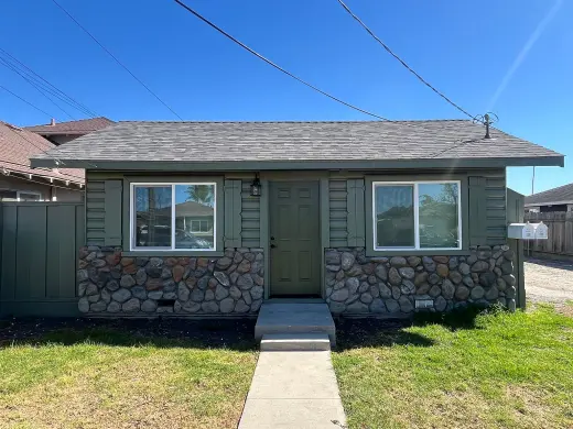 Beautifully renovated 1-bedroom, 1-bath front unit available for rent.