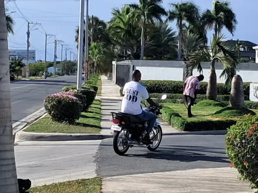 DE OPORTUNIDAD EXCELENTE SOLAR EN LA AVENIDA FABIO HERRERA BANI.