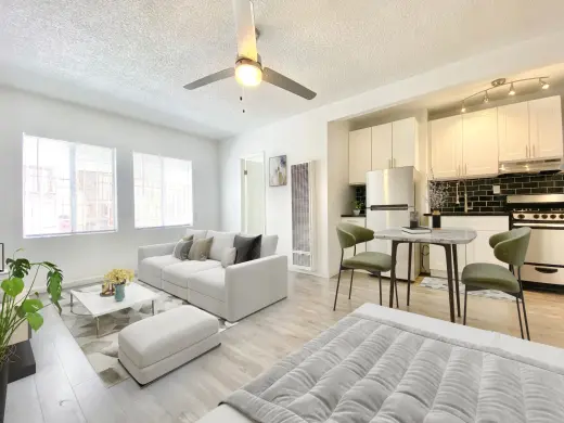 !! MOVE-IN-SPECIAL !!  Fully Renovated Studio in Prime Los Angeles Location