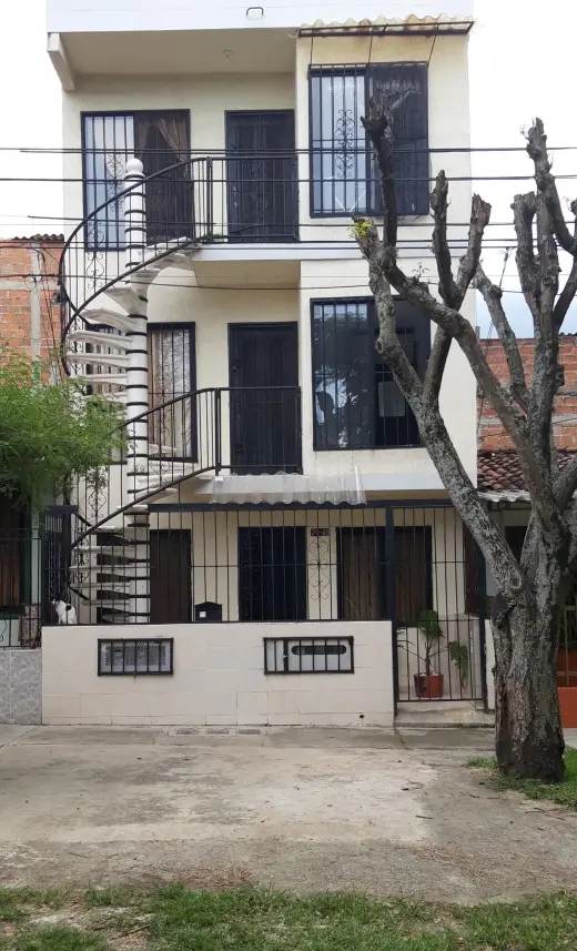 ARRIENDO APARTAMENTO TERCER PISO $800.000