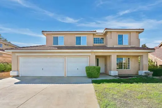 Spacious 6-Bedroom, 3-Bathroom Home for Rent!