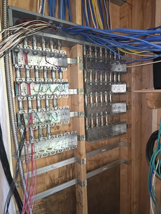 Ofrezco mis servicios de electricista