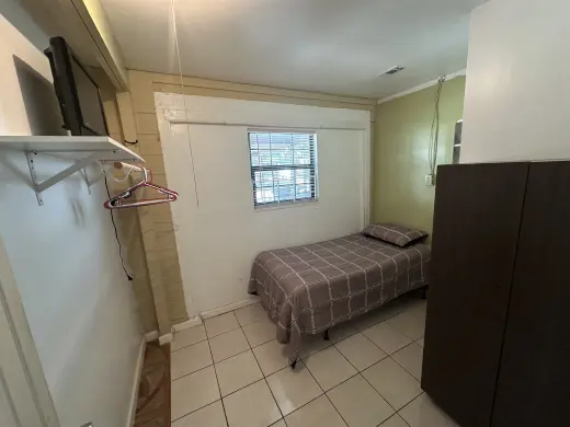 $450=MENSUAL CUARTO INDEPENDIENTE DE CENTRICA CASA SUR-ESTE HOUSTON, TX 77023