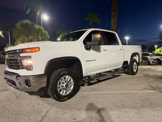 🛻 2025 Chevy Silverado Turbo Diesel Crew Cab  HD 4X4 🔥