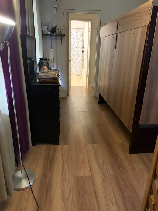 L,A KT comparte recamara en apto.
