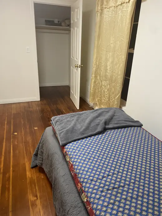 Rento una recámara en mi casa