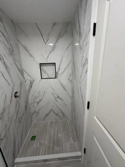Instalación de Ducha Moderna
