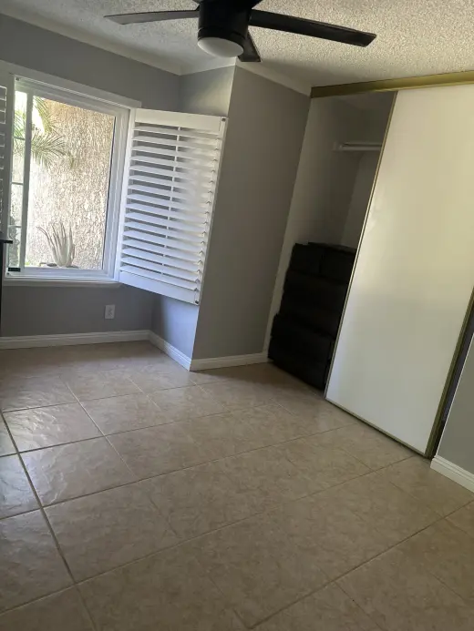 Habitación Espaciosa en Alquiler en Vecindario Tranquilo
