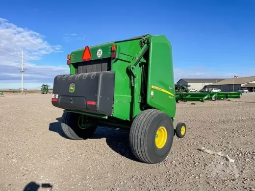 Empacadora de pacas redondas John Deere 560M, año 2022
