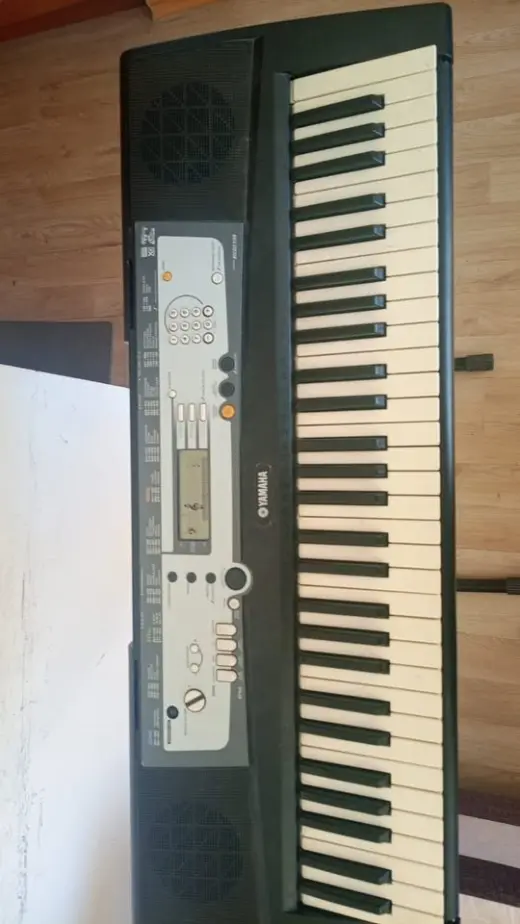 Sintetizador Yamaha PSR-E213