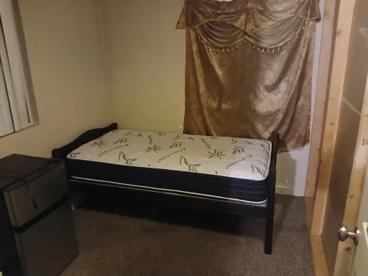 Se renta cuarto en sala