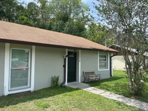 2/2 duplex located in the highly sought-after East Orlando area.