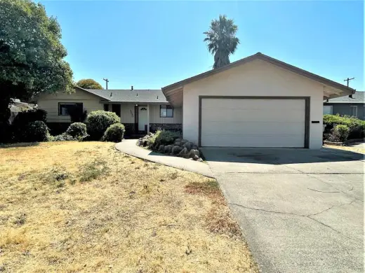 Beautiful 3-Bedroom, 2-Bathroom Home for Rent!