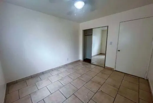 Rento habitación con baño privado
