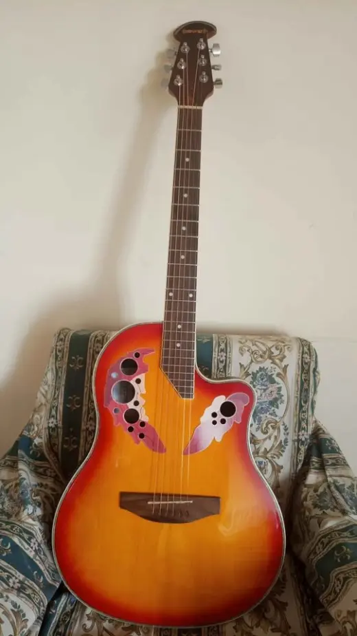 Guitarra electroacústica Strong (tipo ovation)