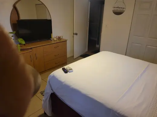 Rento un cuarto espacioso amueblado para una persona