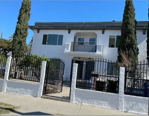 SE RENTA! Apartamento 2 Recámaras y 1.5 Banos en LA – $2,700/mes