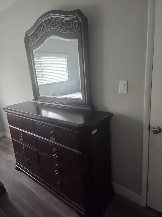 Set bedroom and mirror